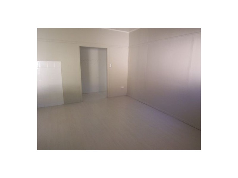 12 Fisher Ave, Southport QLD 4215