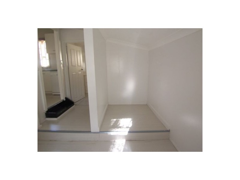 12 Fisher Ave, Southport QLD 4215