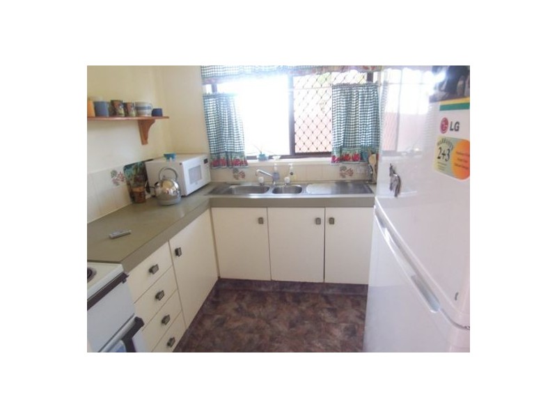 2/17 Shillito Street, Southport QLD 4215