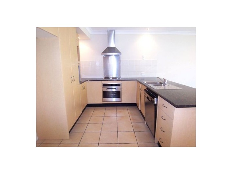 9/38-40 Robert Street, Labrador QLD 4215