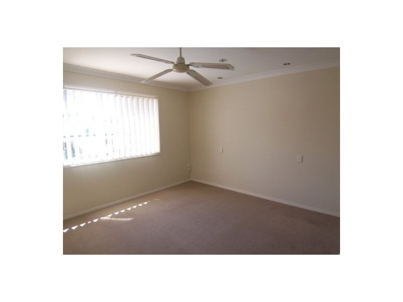 9/38-40 Robert Street, Labrador QLD 4215