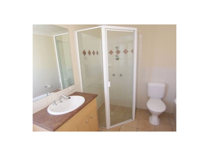 9/38-40 Robert Street, Labrador QLD 4215