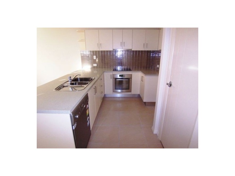 2/59 Muir Street, Labrador QLD 4215