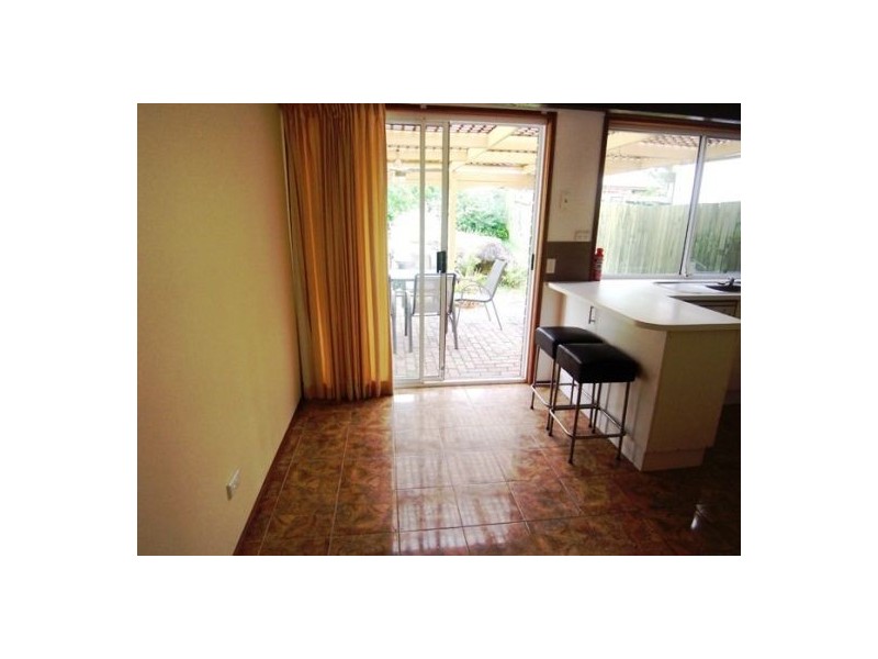 2/10 Robin Joy  Close, Labrador QLD 4215