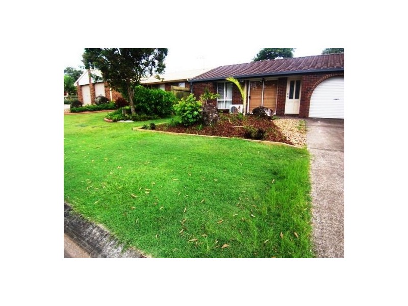 2/10 Robin Joy  Close, Labrador QLD 4215