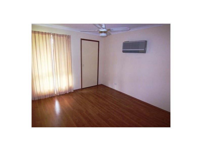 2/10 Robin Joy  Close, Labrador QLD 4215