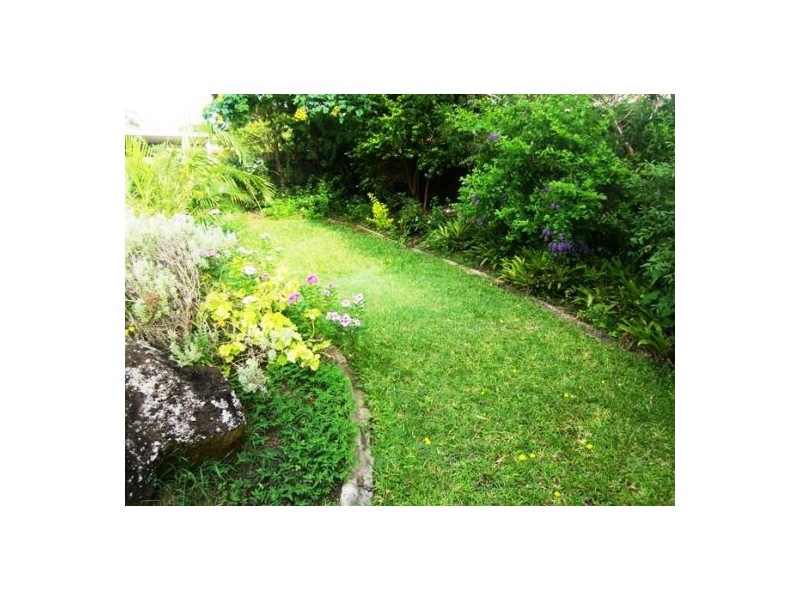 2/10 Robin Joy  Close, Labrador QLD 4215