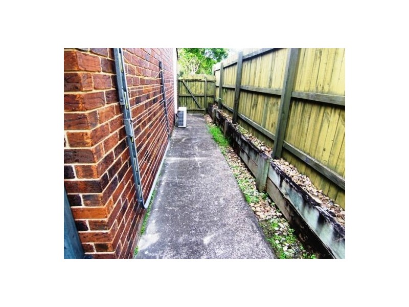 2/10 Robin Joy  Close, Labrador QLD 4215