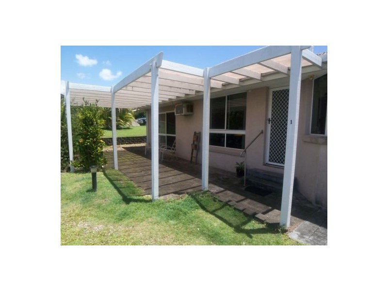 1/3 Webb St, Labrador QLD 4215