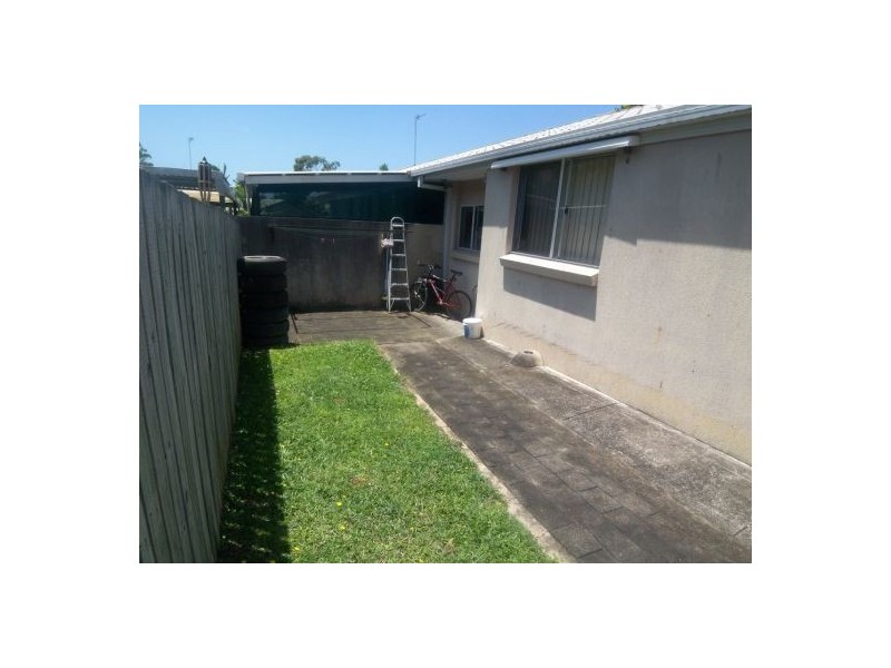 1/3 Webb St, Labrador QLD 4215