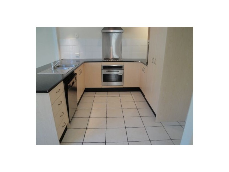 3/38-40  Robert St, Labrador QLD 4215