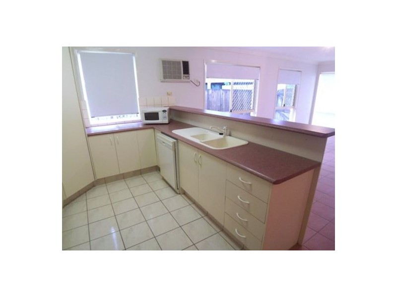 2/10 Barton Avenue, Southport QLD 4215