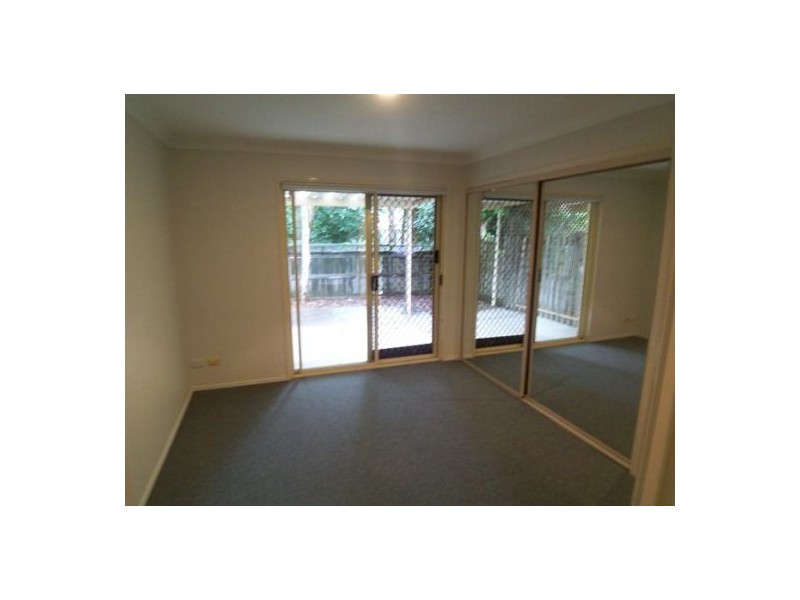 2/10 Barton Avenue, Southport QLD 4215