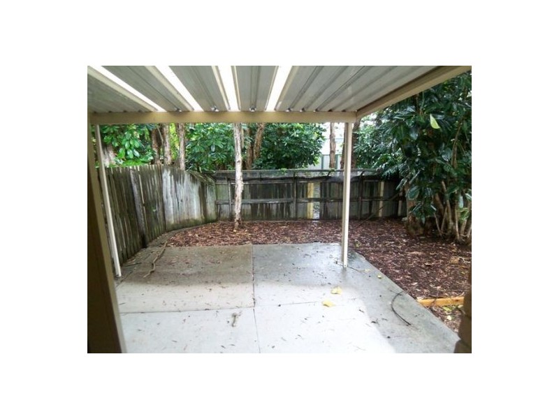 2/10 Barton Avenue, Southport QLD 4215