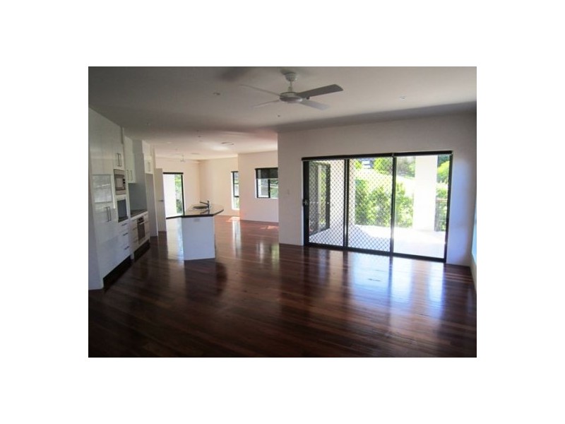 2/134 Ridgeway Avenue, Southport QLD 4215