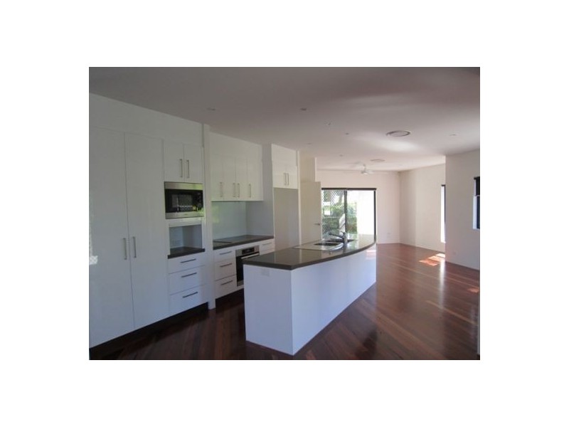 2/134 Ridgeway Avenue, Southport QLD 4215