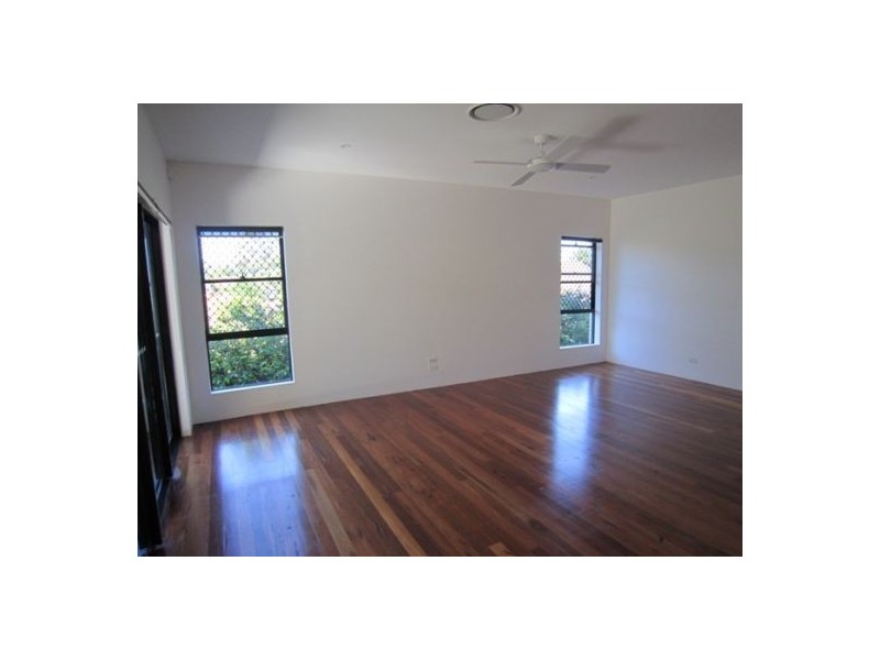 2/134 Ridgeway Avenue, Southport QLD 4215