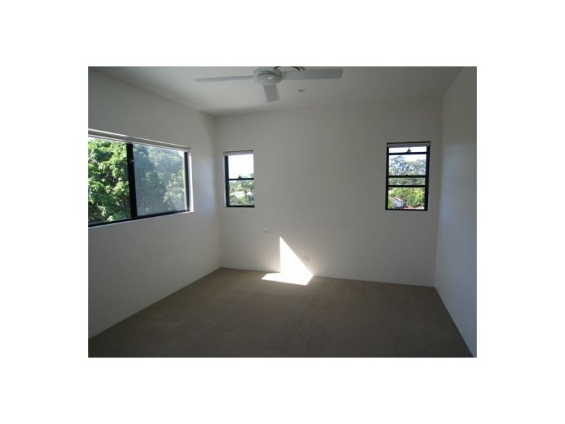 2/134 Ridgeway Avenue, Southport QLD 4215