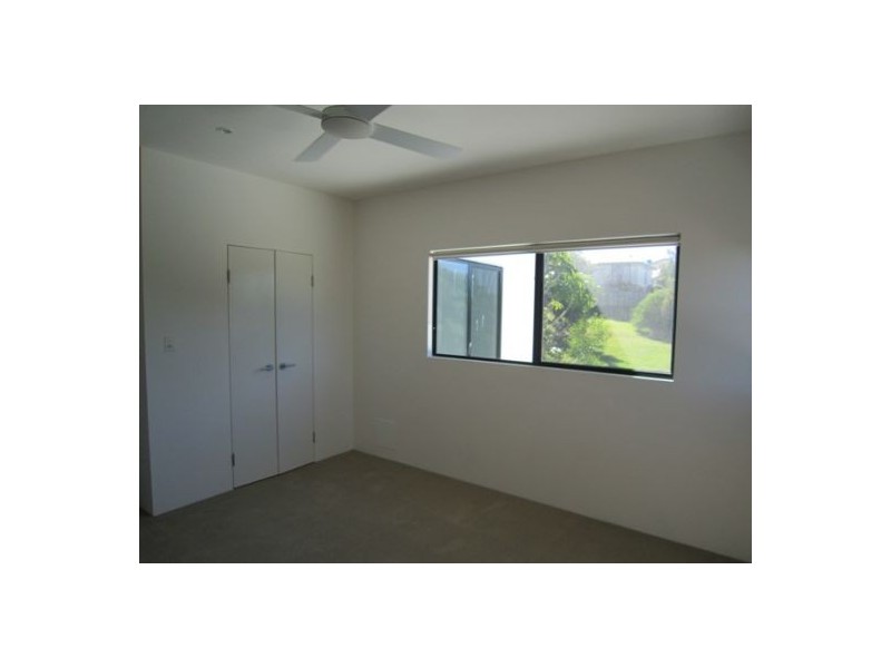 2/134 Ridgeway Avenue, Southport QLD 4215