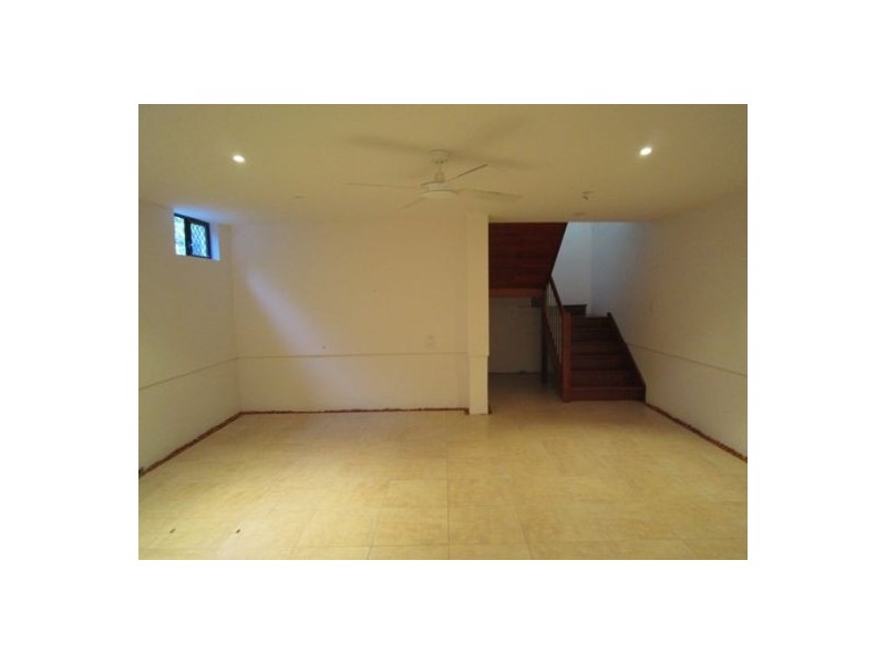 2/134 Ridgeway Avenue, Southport QLD 4215