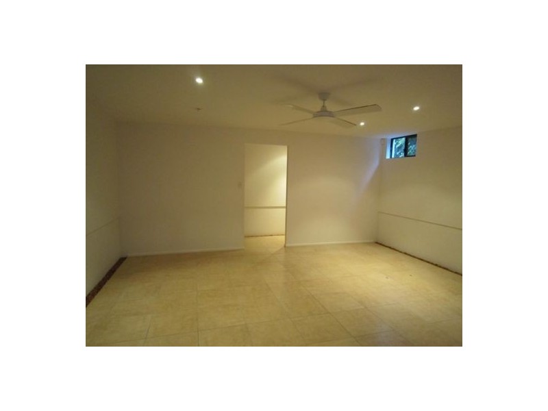 2/134 Ridgeway Avenue, Southport QLD 4215