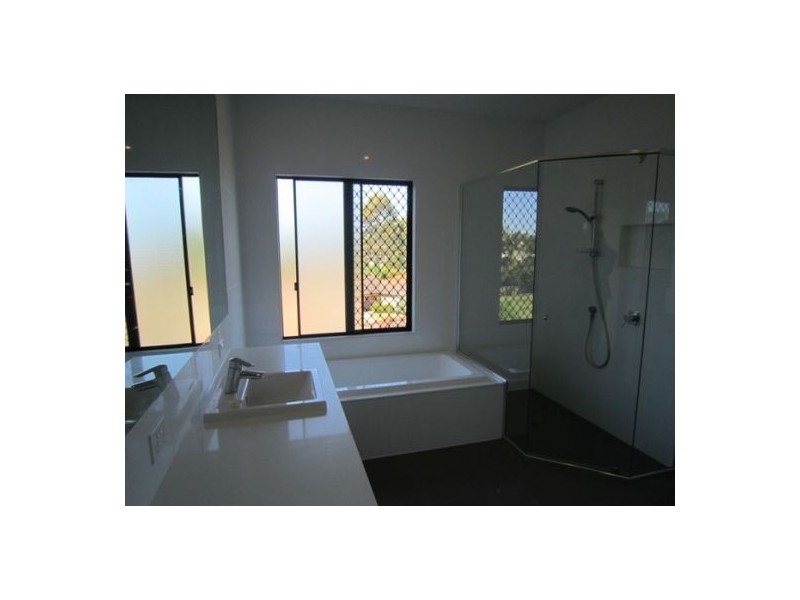 2/134 Ridgeway Avenue, Southport QLD 4215