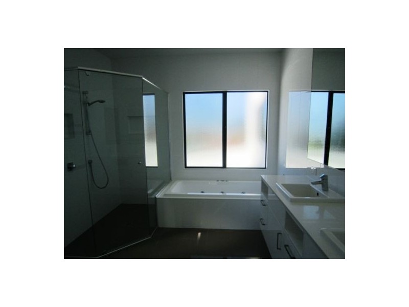 2/134 Ridgeway Avenue, Southport QLD 4215