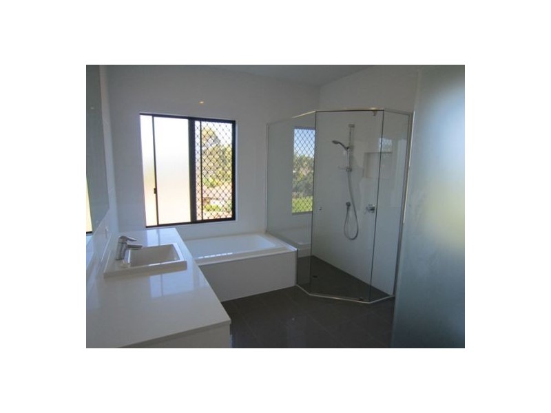 2/134 Ridgeway Avenue, Southport QLD 4215