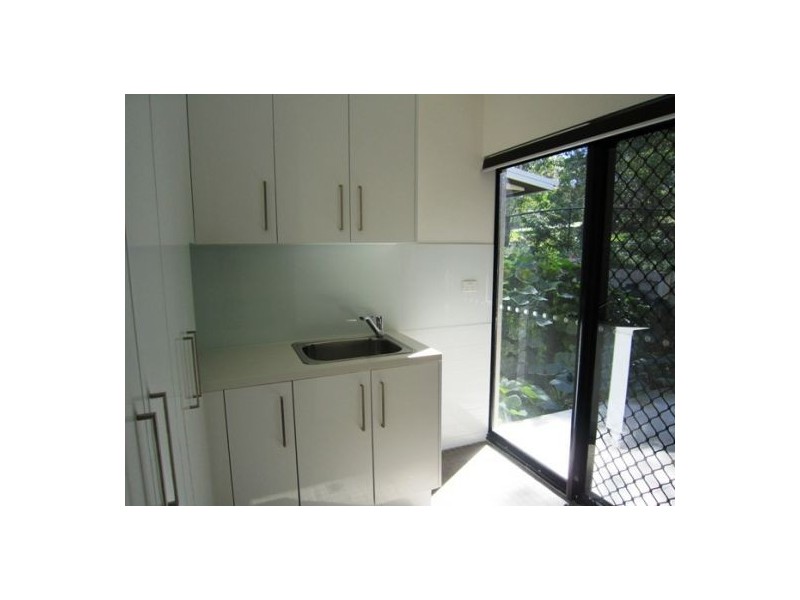 2/134 Ridgeway Avenue, Southport QLD 4215