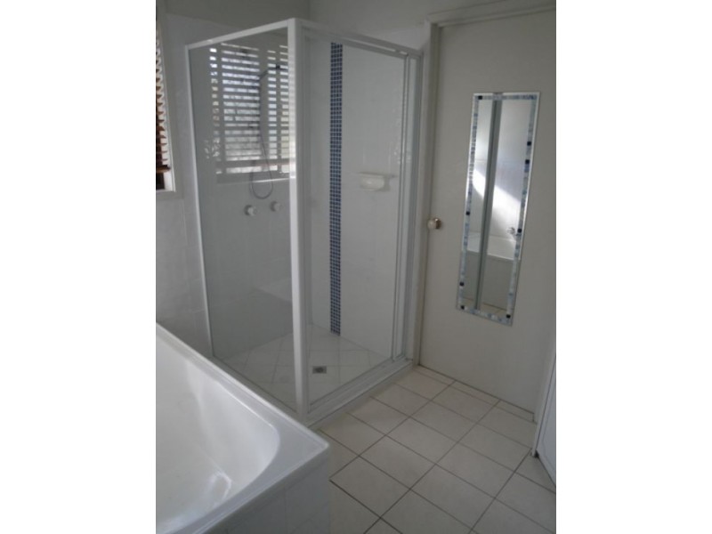 1/1 BEITZ AVE, Labrador QLD 4215