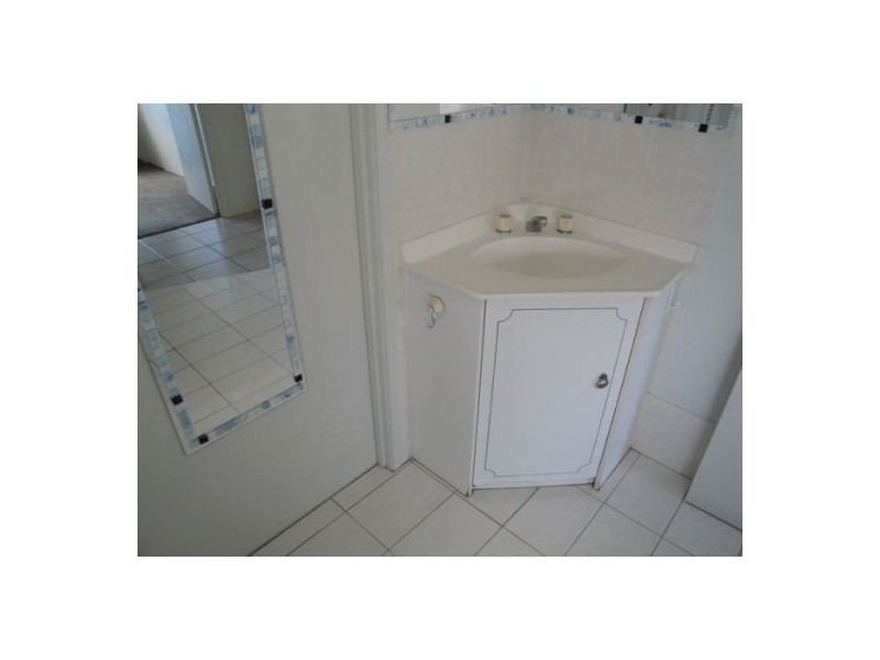 1/1 BEITZ AVE, Labrador QLD 4215