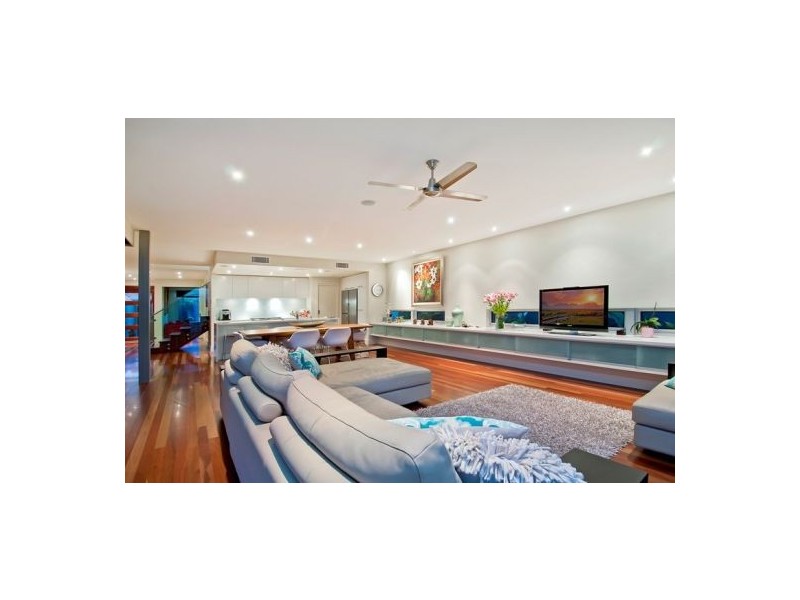 62 Claymore Crescent, Sorrento QLD 4217