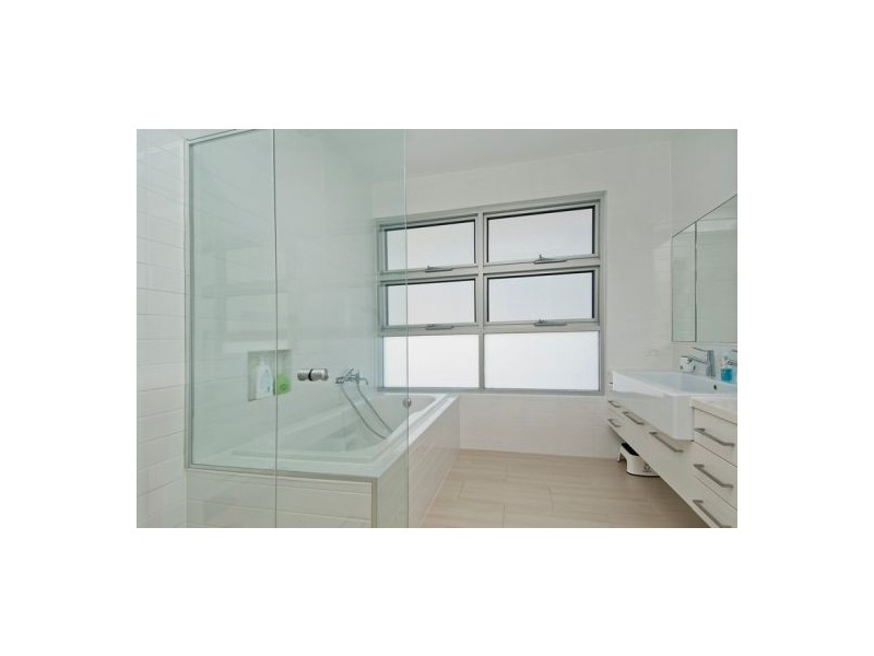 62 Claymore Crescent, Sorrento QLD 4217