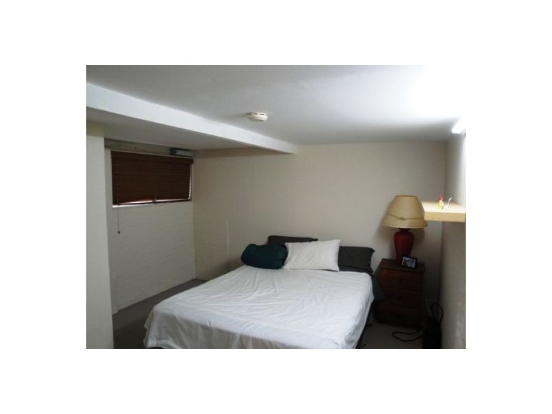 42 West King Street, Southport QLD 4215