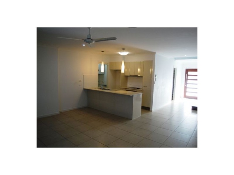 2/84 Falconer Street, Southport QLD 4215