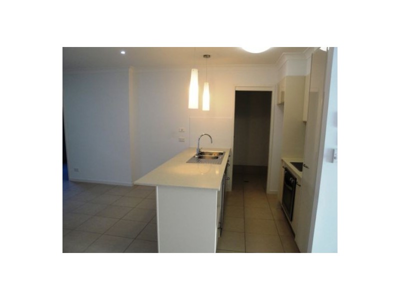 2/84 Falconer Street, Southport QLD 4215