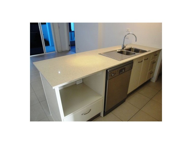 2/84 Falconer Street, Southport QLD 4215