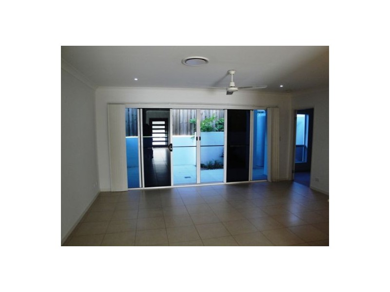 2/84 Falconer Street, Southport QLD 4215