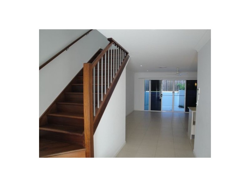 2/84 Falconer Street, Southport QLD 4215