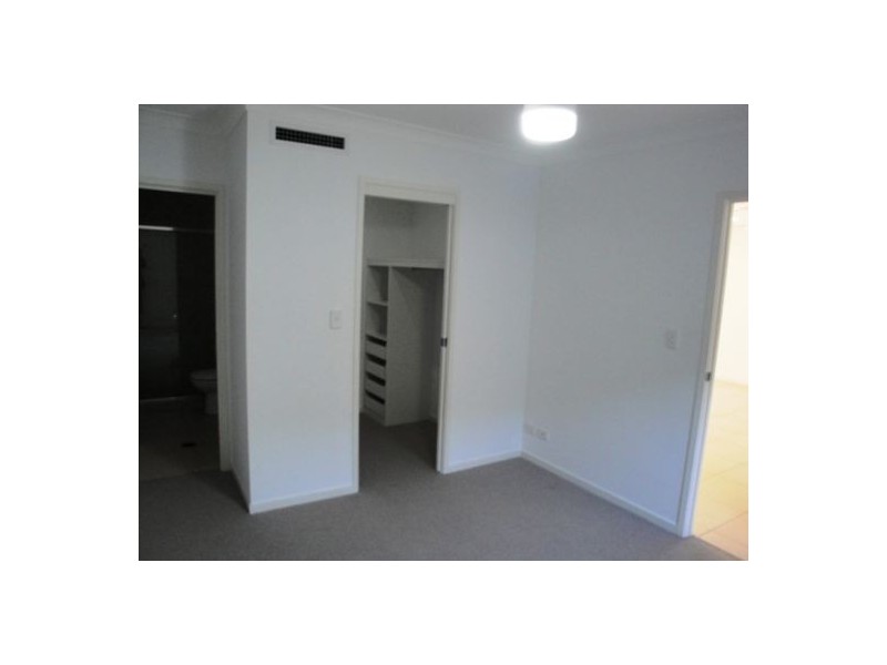 2/84 Falconer Street, Southport QLD 4215