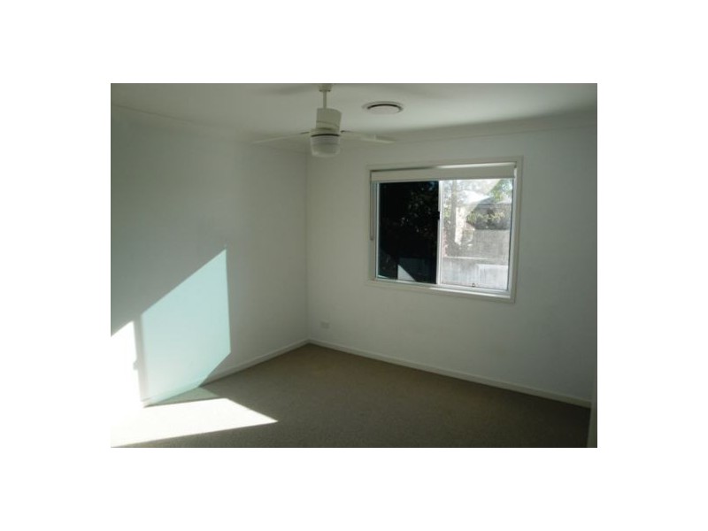 2/84 Falconer Street, Southport QLD 4215