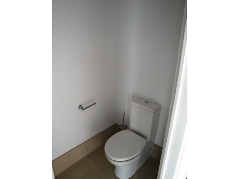 2/84 Falconer Street, Southport QLD 4215