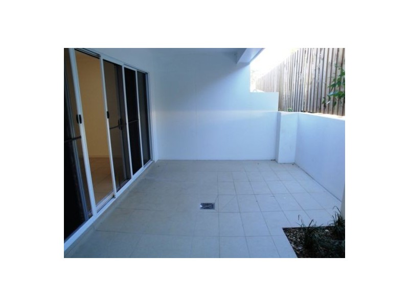 2/84 Falconer Street, Southport QLD 4215