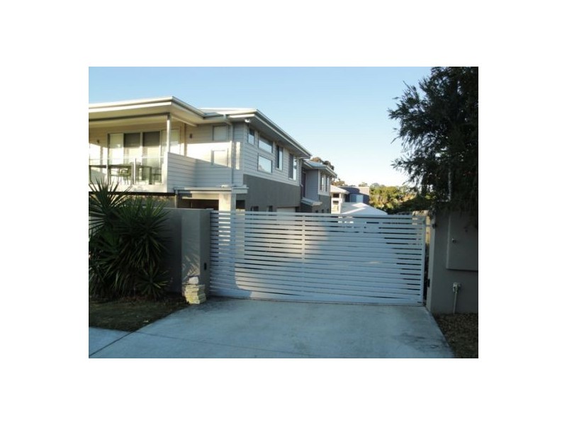 2/54 Blake Street, Southport QLD 4215