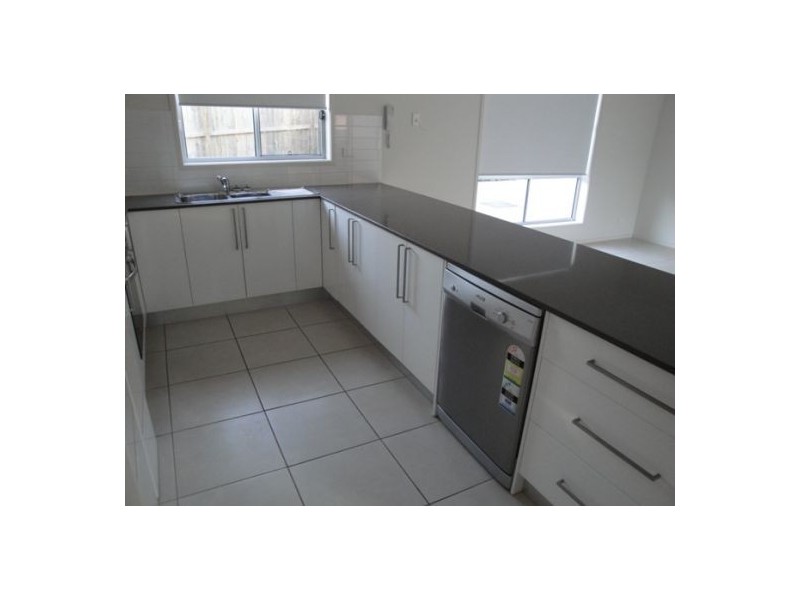 2/54 Blake Street, Southport QLD 4215