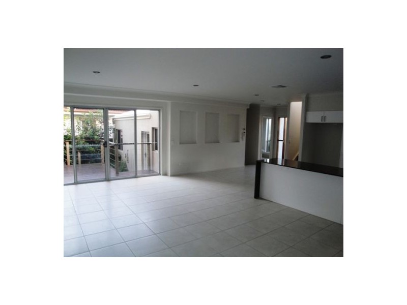 2/54 Blake Street, Southport QLD 4215