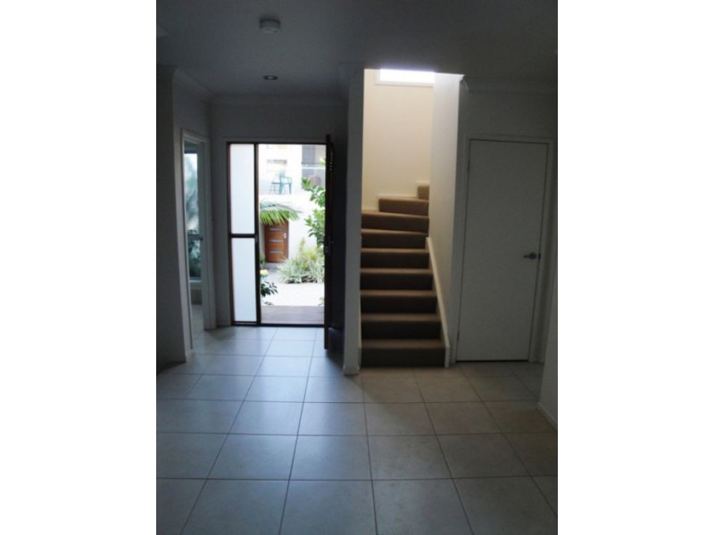 2/54 Blake Street, Southport QLD 4215