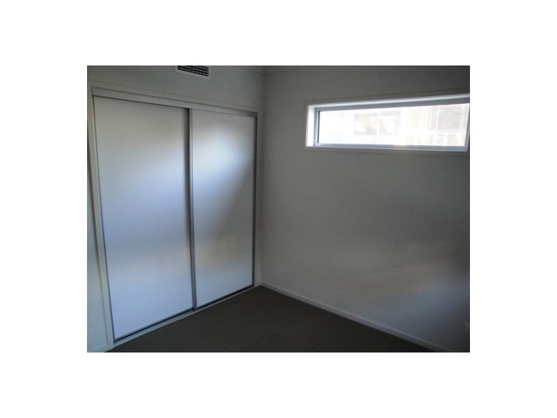 2/54 Blake Street, Southport QLD 4215