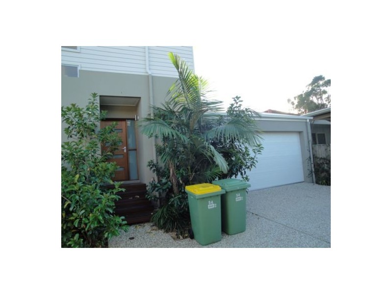 2/54 Blake Street, Southport QLD 4215