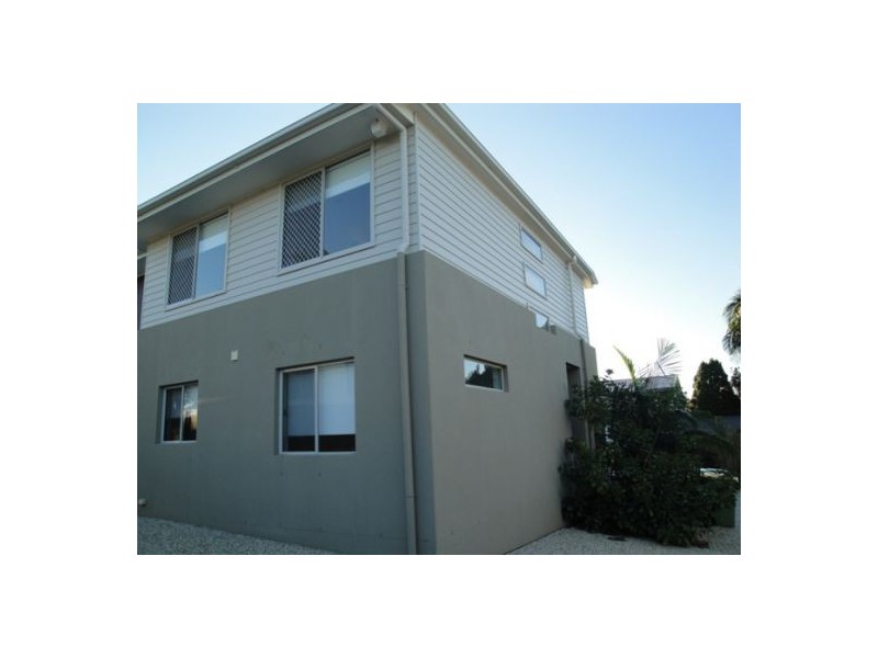 2/54 Blake Street, Southport QLD 4215